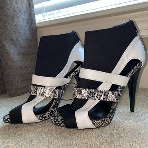 Black & white heel